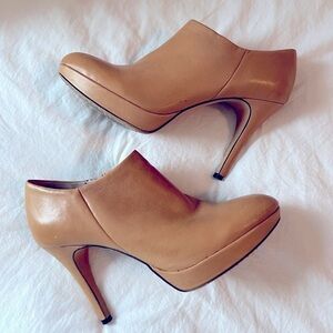 💕 Vince Camuto “Elvin” Caramel Bootie Size 8 M
